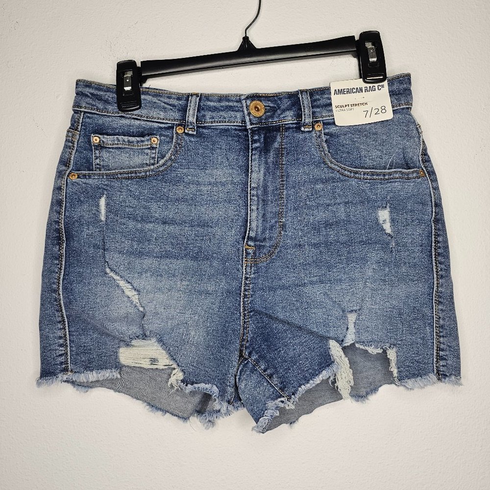 NWT American Rag Juniors Sculpt Stretch/Ultra Soft, High Rise Mom Shorts Size 7